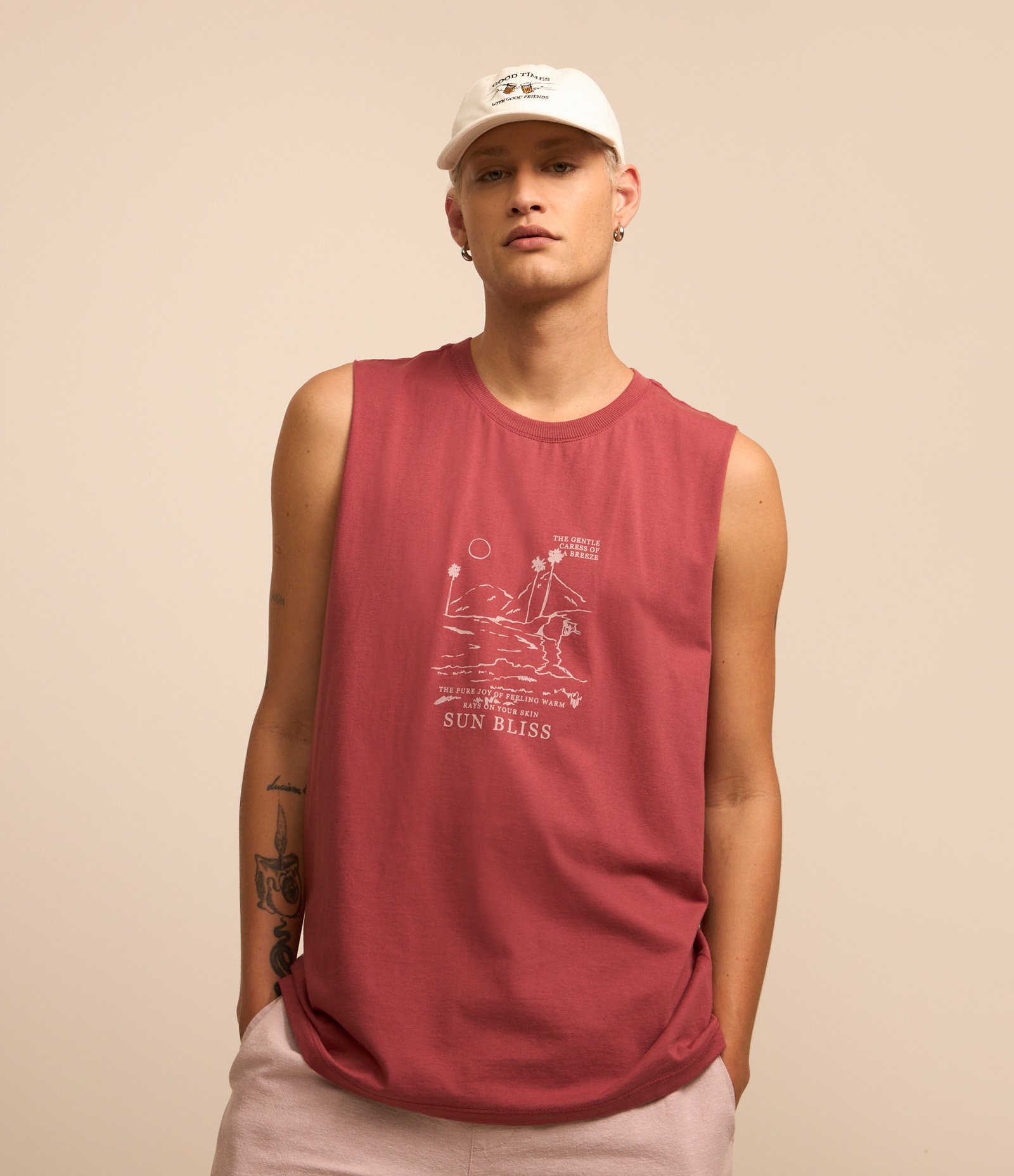 Regata Comfort em Algodão com Estampa de Montanhas Vermelho 1