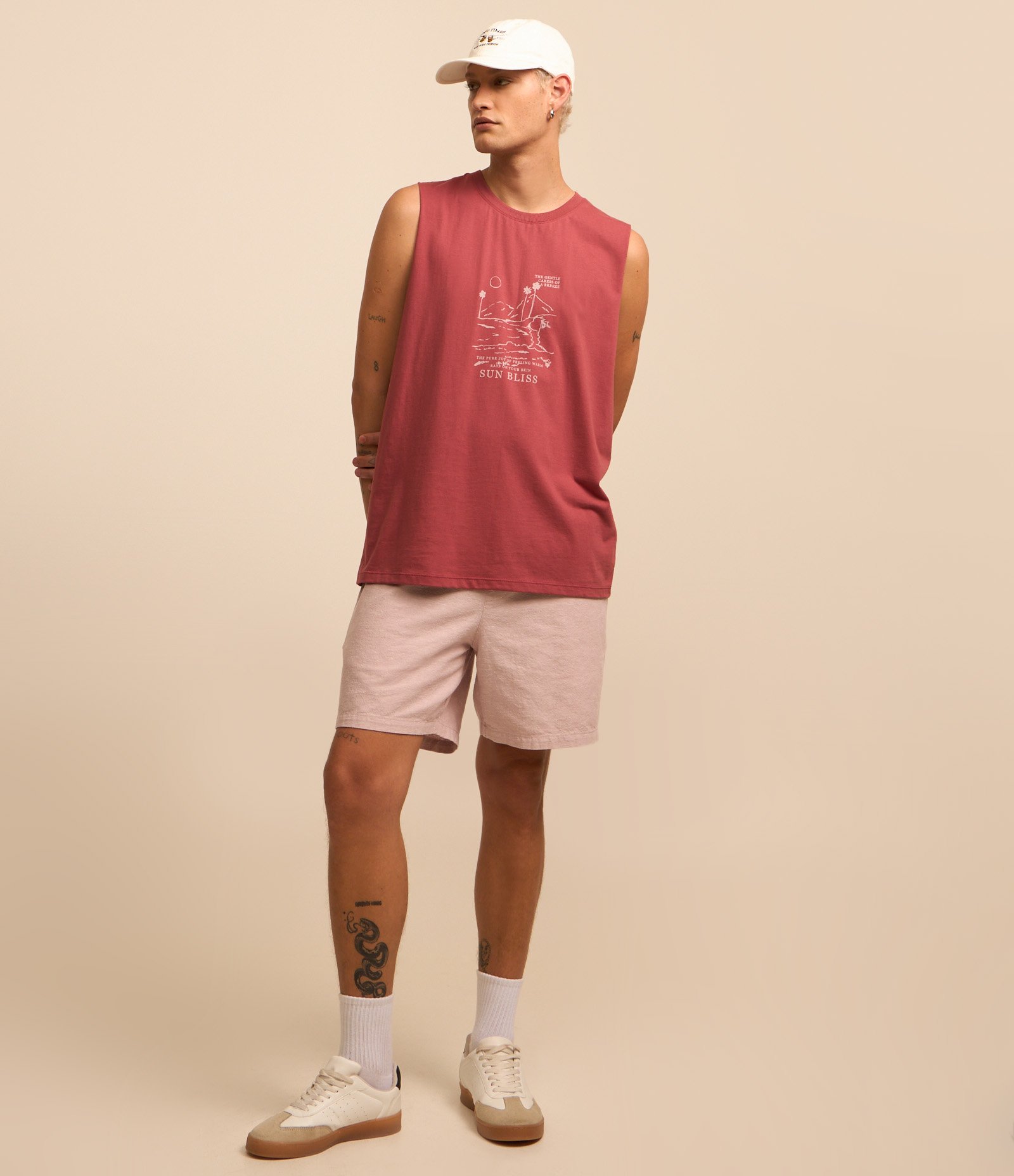 Regata Comfort em Algodão com Estampa de Montanhas Vermelho 2