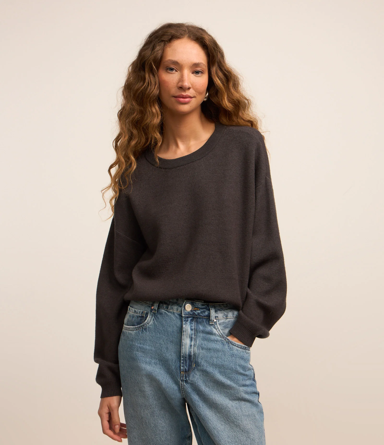 Suetér Curto em Tricô com Cava Deslocada Cinza 1