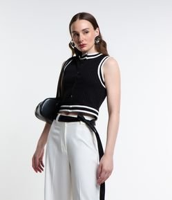 Blusa Sem Manga com Abotoamento Frontal e Textura Canelada