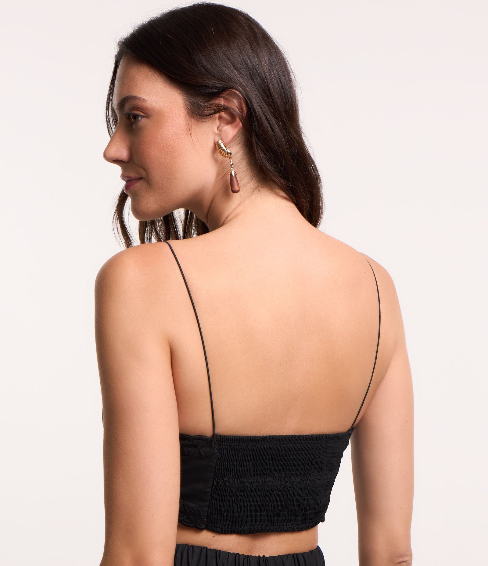 Blusa Cropped em Tricoline com Alcinha Fina e Texturas na Borda Preto 3