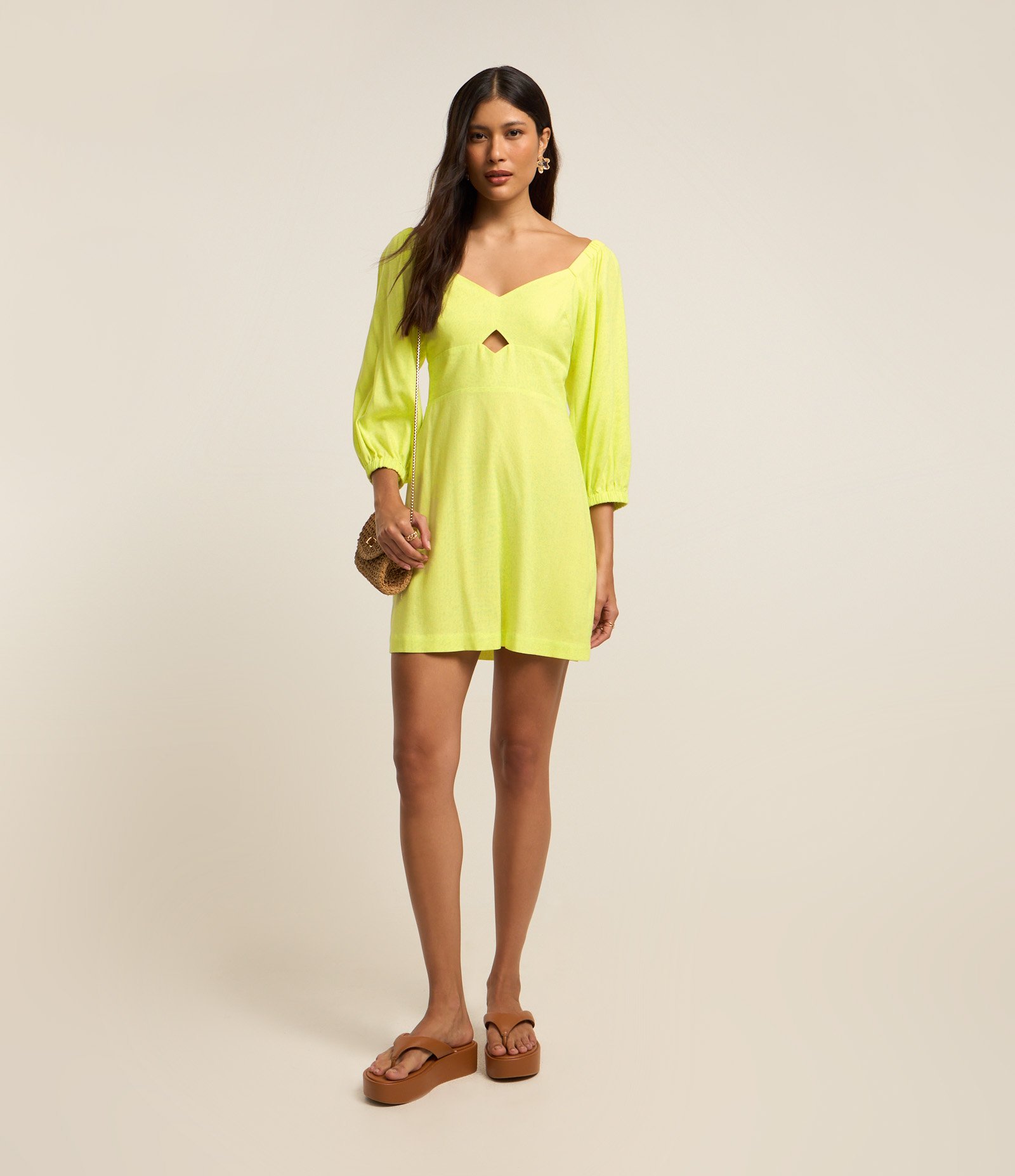 Vestido Curto em Viscose e Linho com Recorte no Busto Verde 2