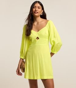 Vestido Curto em Viscose e Linho com Recorte no Busto