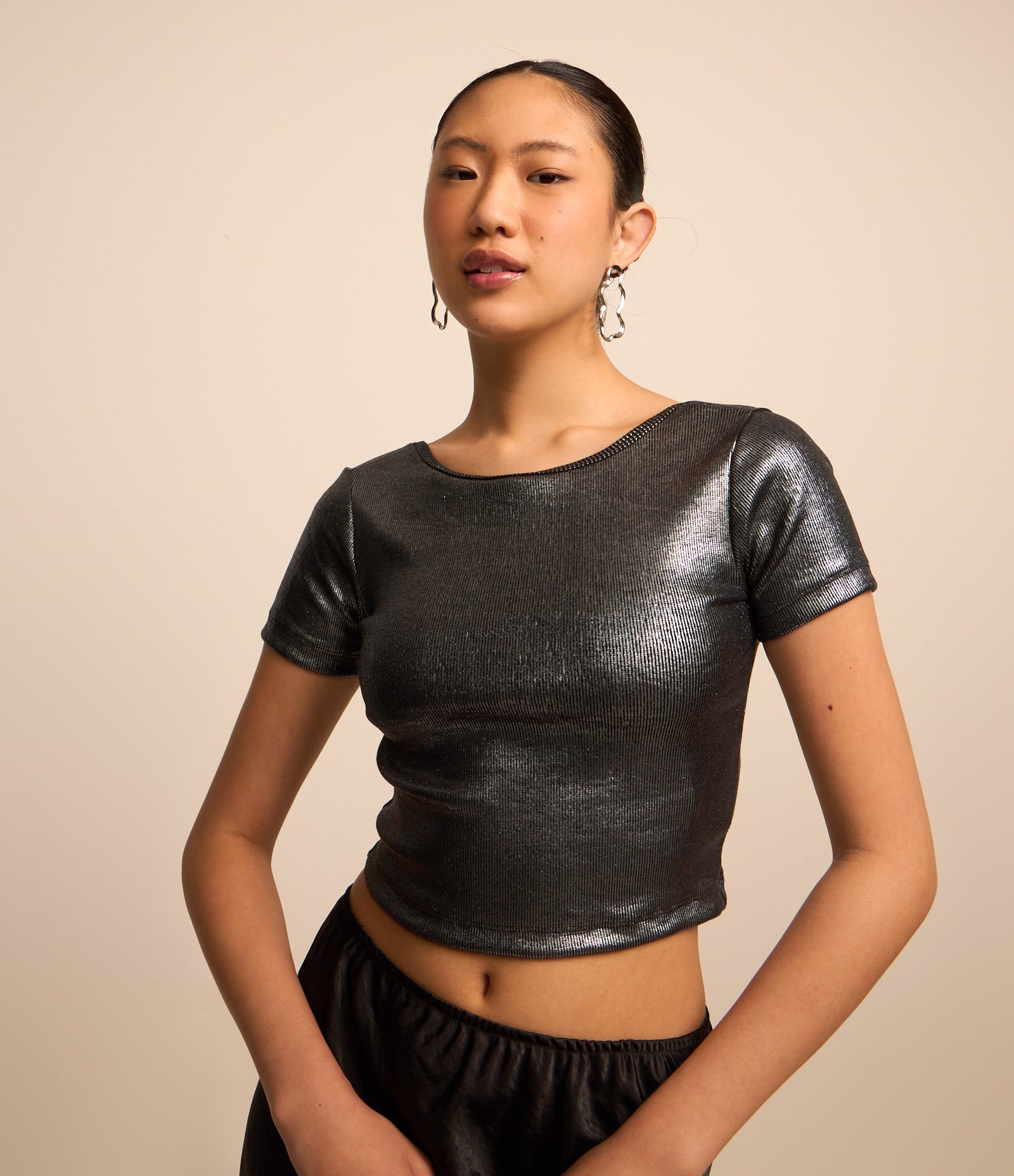 Blusa em Algodão com Fio Metalizado em Foil e Costas Abertas Preto 1