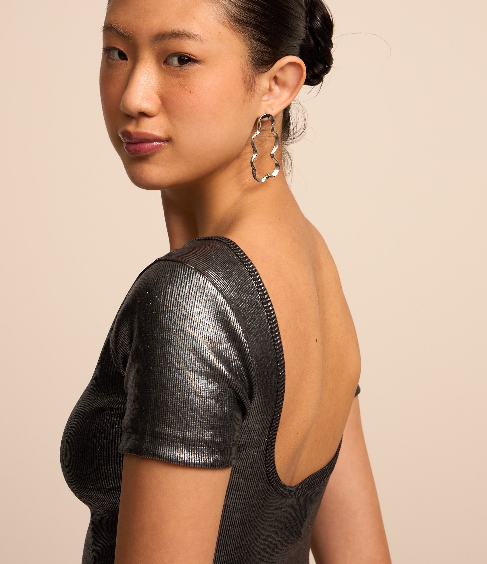 Blusa em Algodão com Fio Metalizado em Foil e Costas Abertas Preto 3