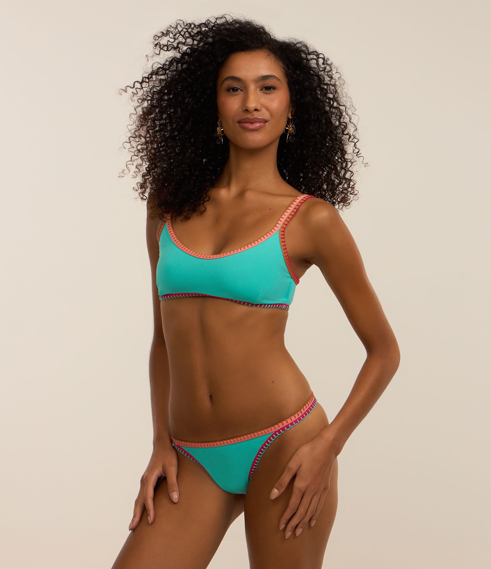 Biquíni Top Camisetinha em Microfibra com Costura Colorida e Viés Contrastante Verde 3