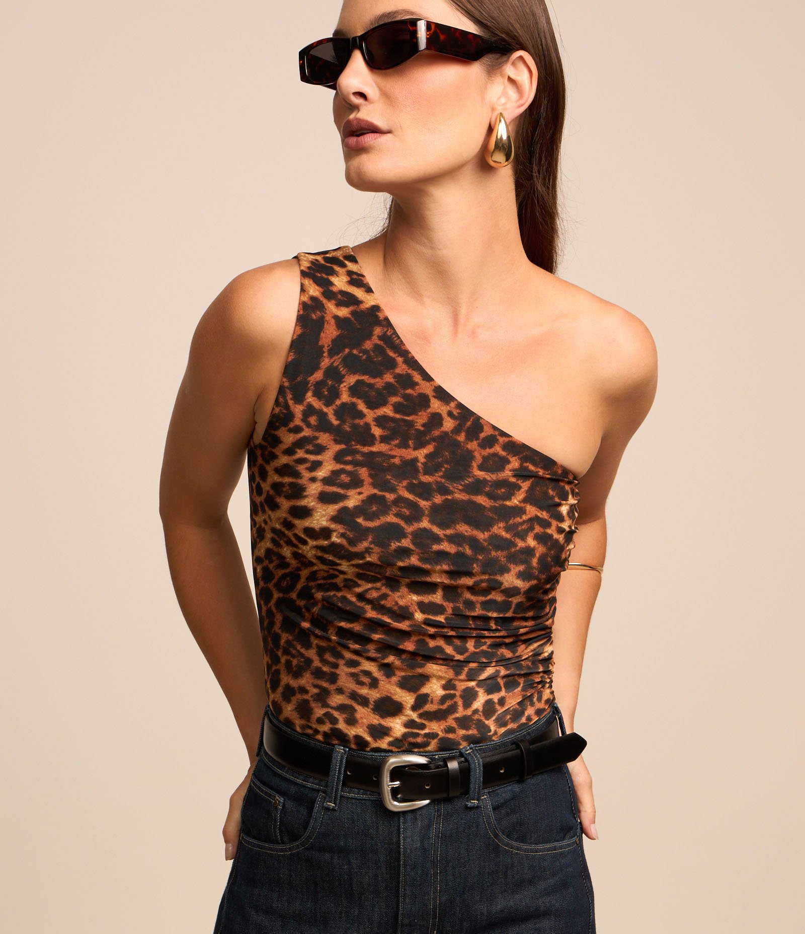 Blusa Regata com Ombro Só em Animal Print e Drapeado na Lateral Marrom 1