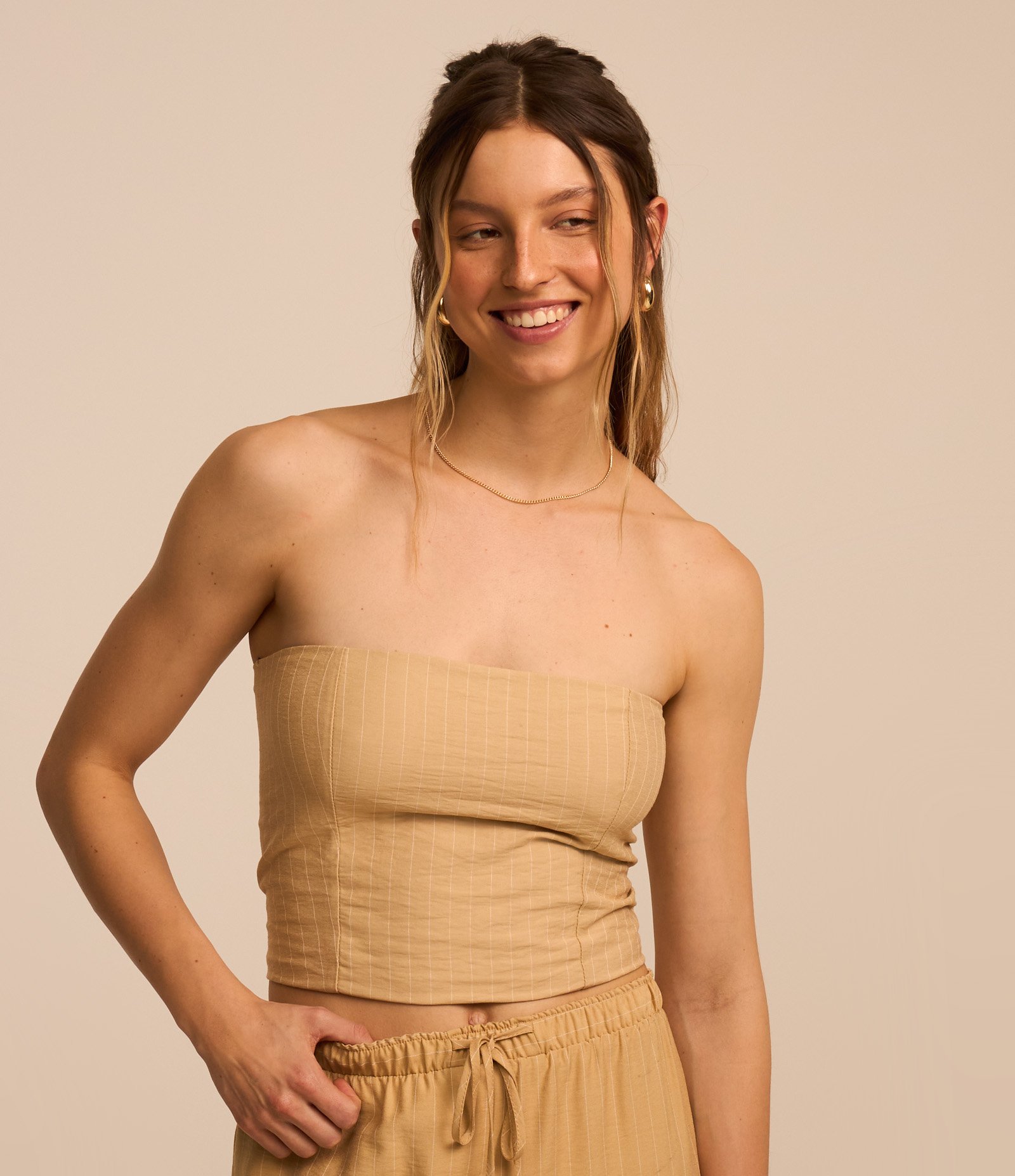 Blusa Tomara que Caia em Alfaiataria com Listras Risca de Giz Bege 3