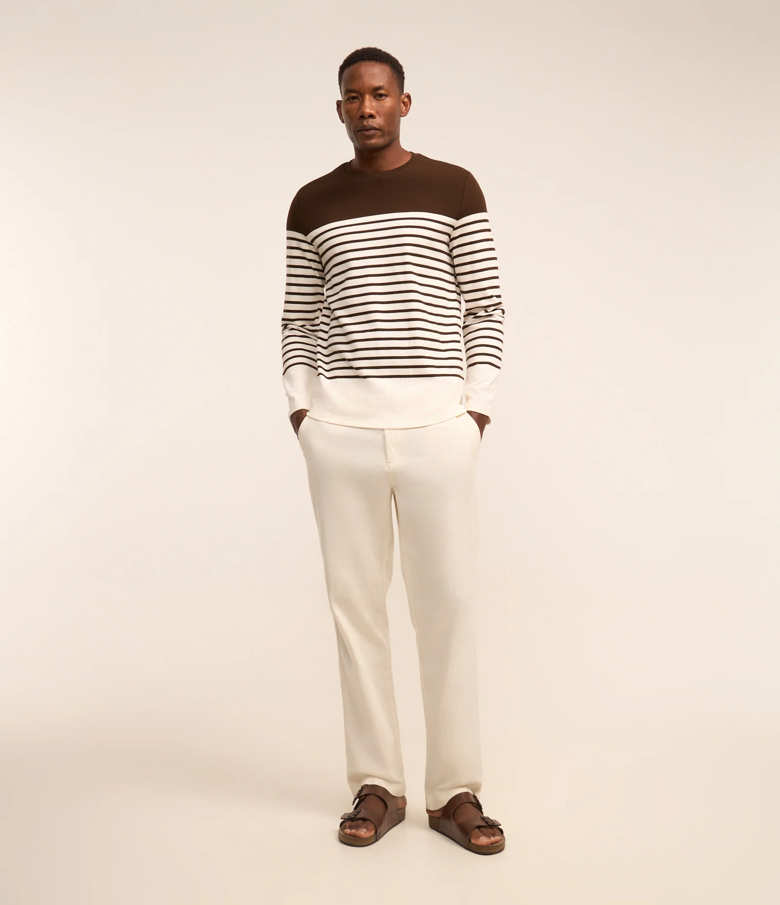 Camiseta em Algodão com Estampa Listrada e Bloco de Cores Marrom/Branco 2