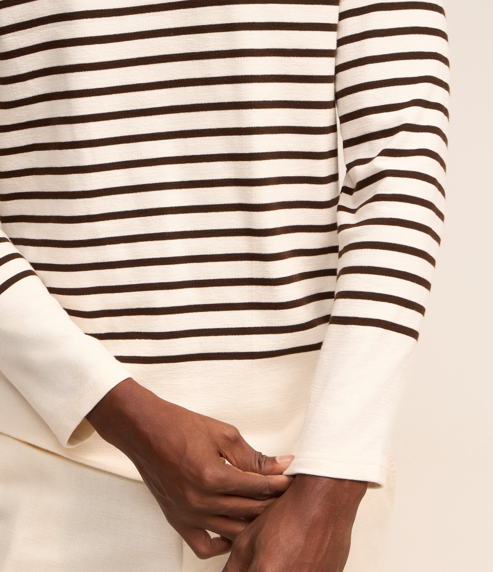 Camiseta em Algodão com Estampa Listrada e Bloco de Cores Marrom/Branco 3