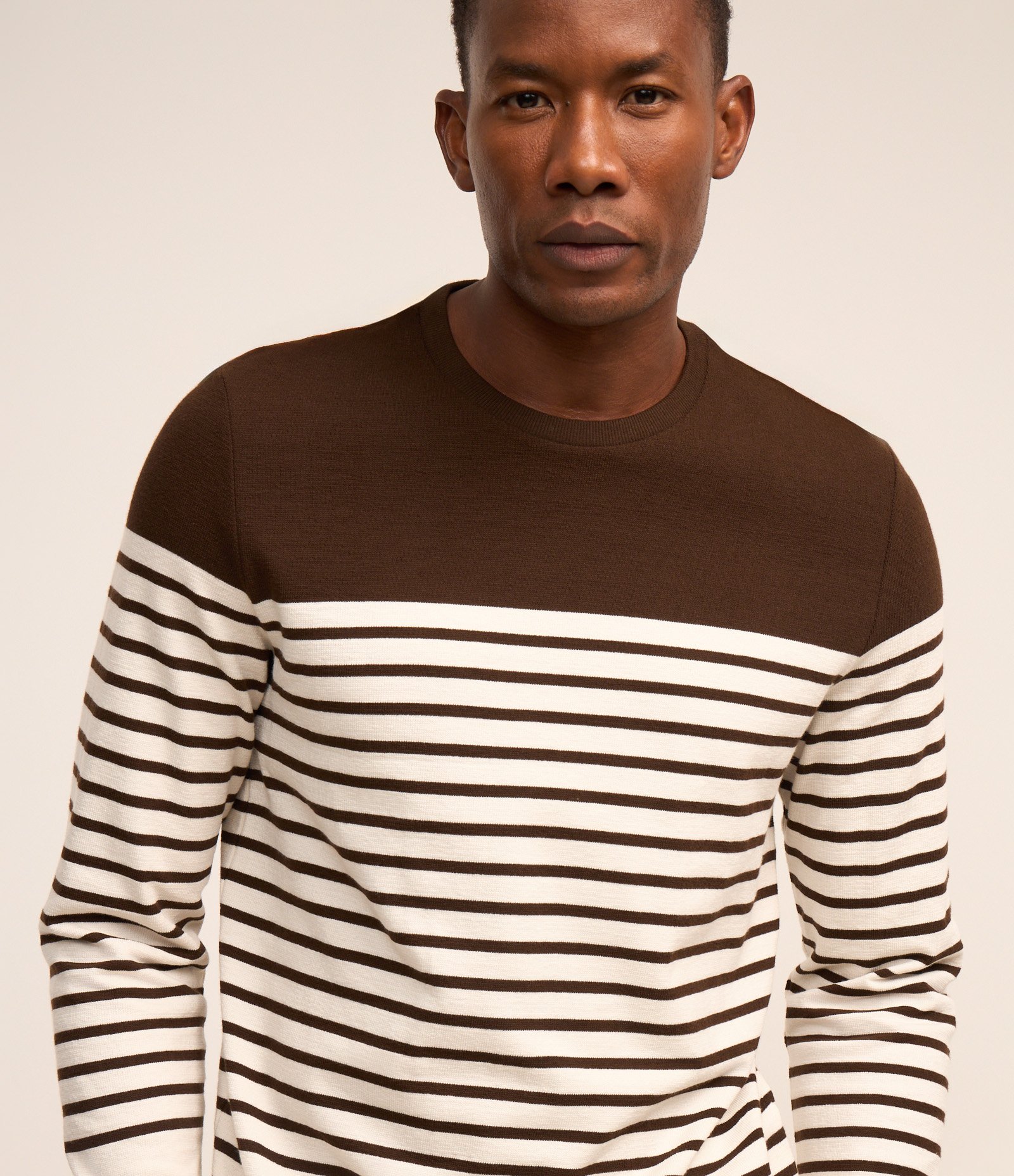 Camiseta em Algodão com Estampa Listrada e Bloco de Cores Marrom/Branco 5