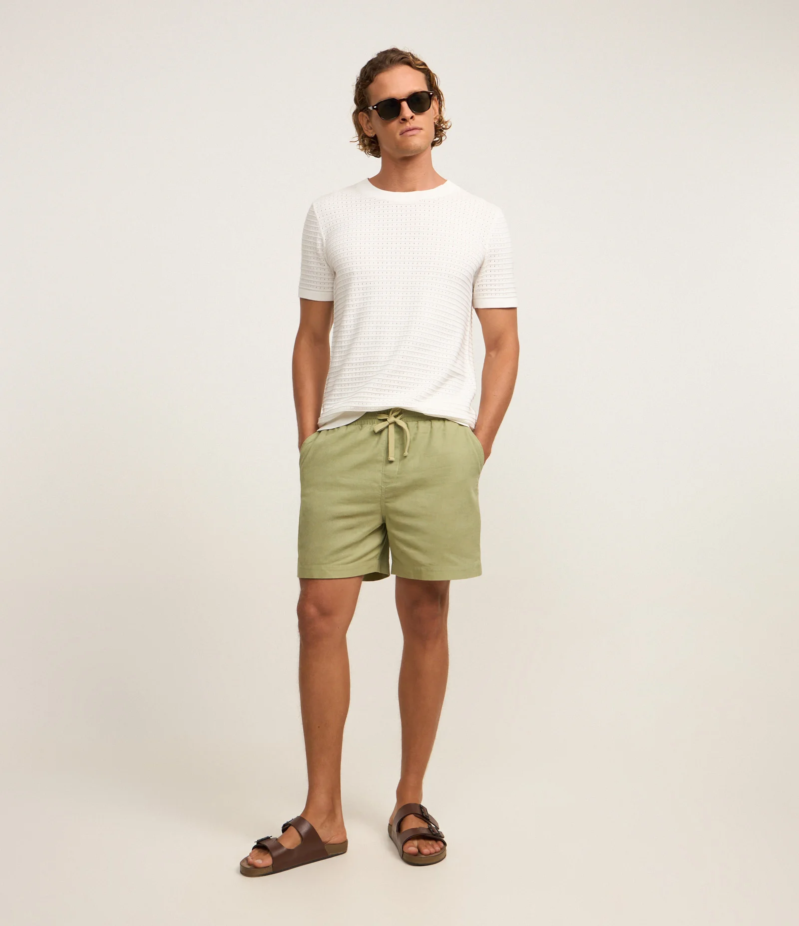 Camiseta Regular em Algodão com Textura em Furinhos Branco 2