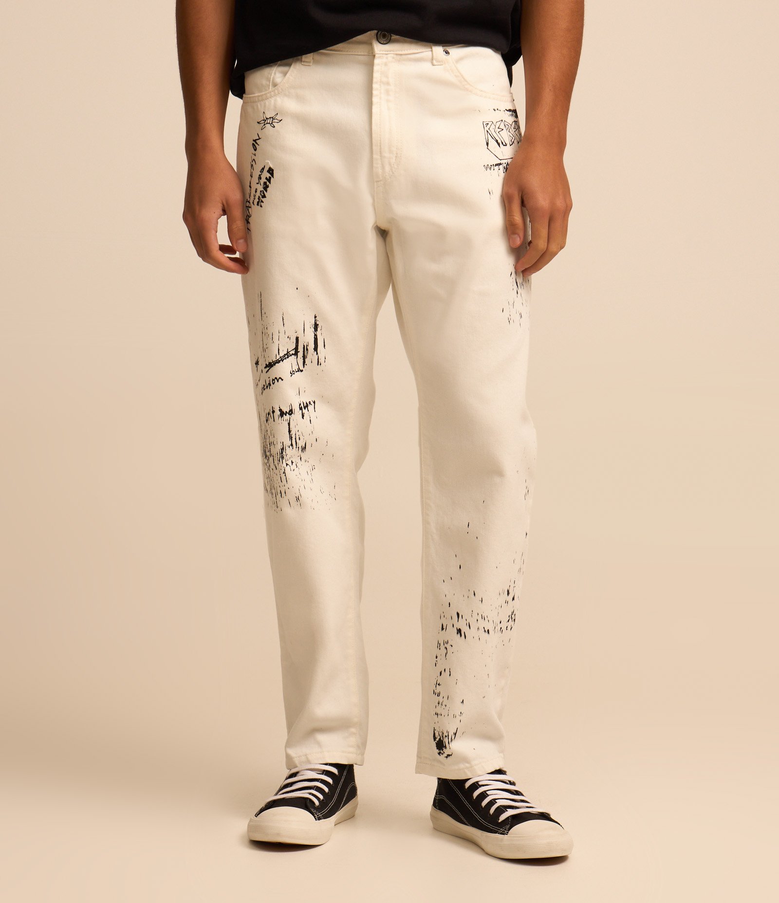 Calça Slin em Sarja com Estampa Lettering Branco 3