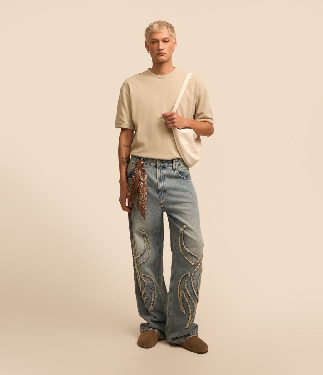 ILÉAN Vintage Paint Baggy Pants ilean 1 Calça Baggy em Jeans com Bordado Tribal Jeans Médio