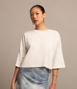 Camiseta Boxy Cropped em Algodão com Manga 3/4