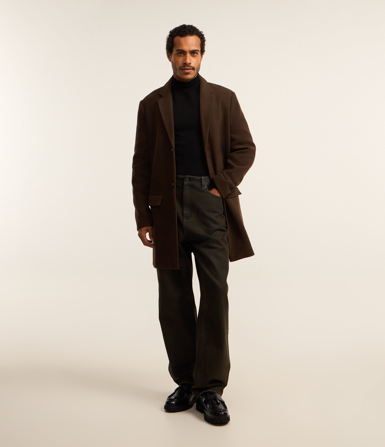 Casaco Alongado em Polivelour com Botões e Bolsos 2