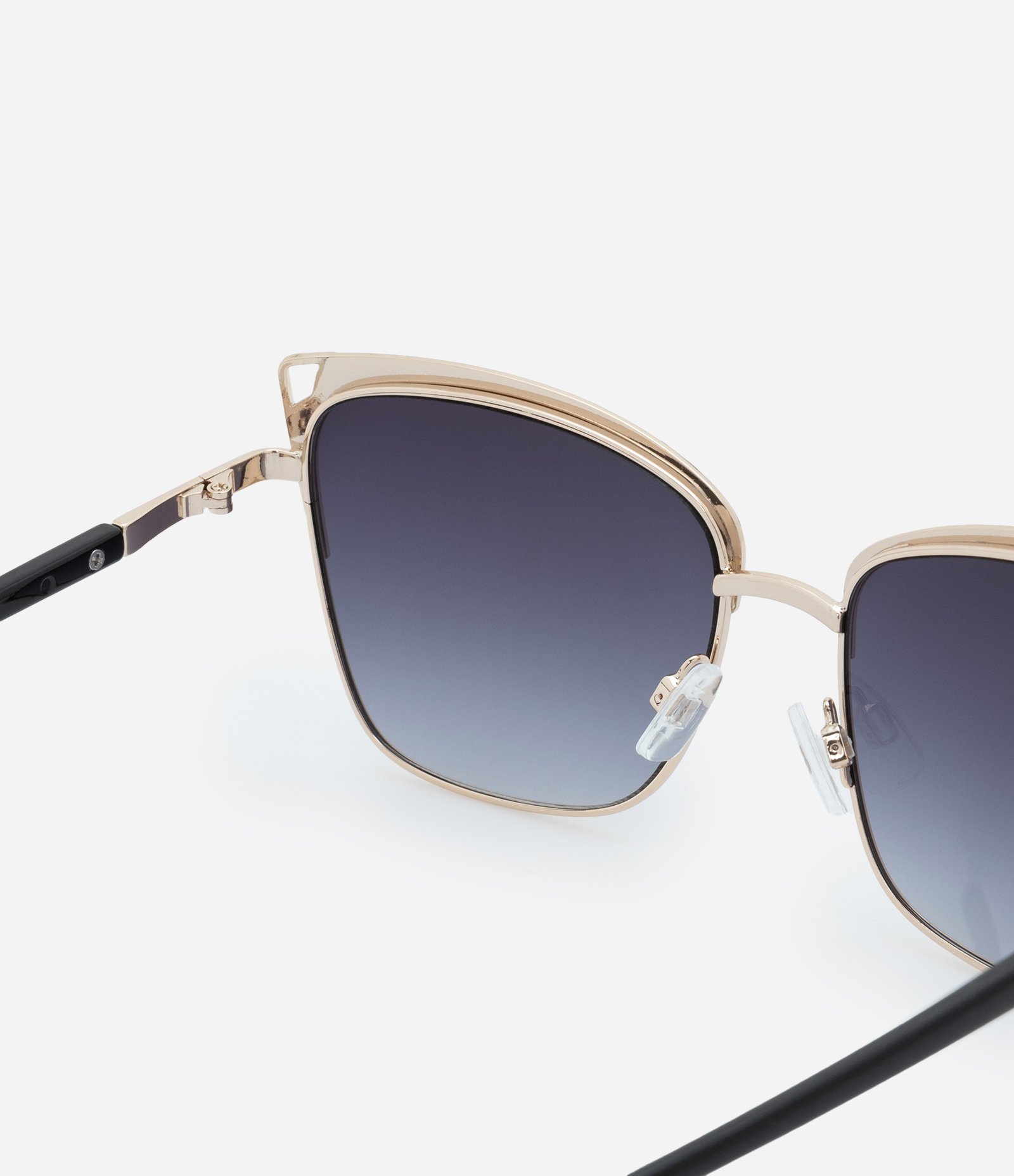 Óculos Gateado em Metal com Detalhes de Lente Fumê Degradê Prata 3