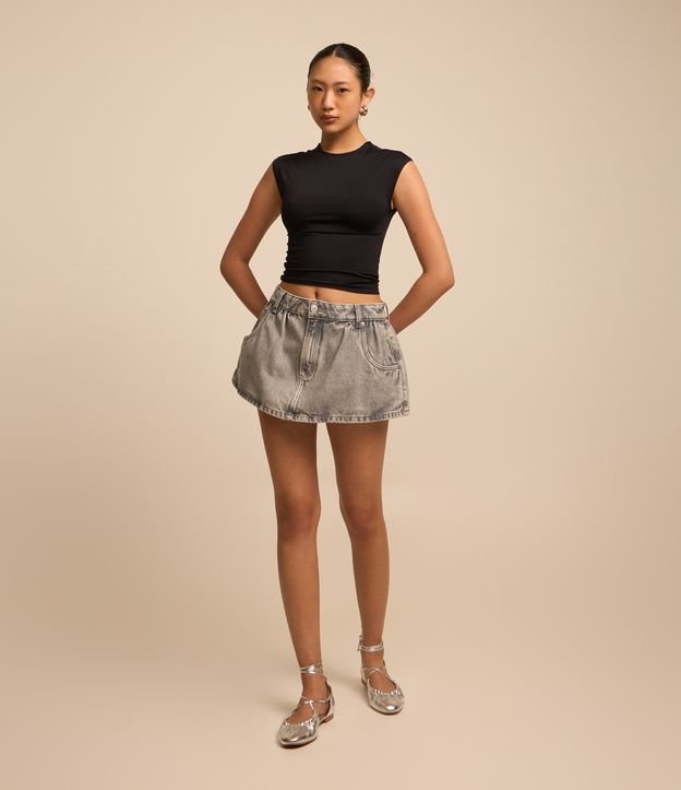 Saia Curta Rodada em Jeans