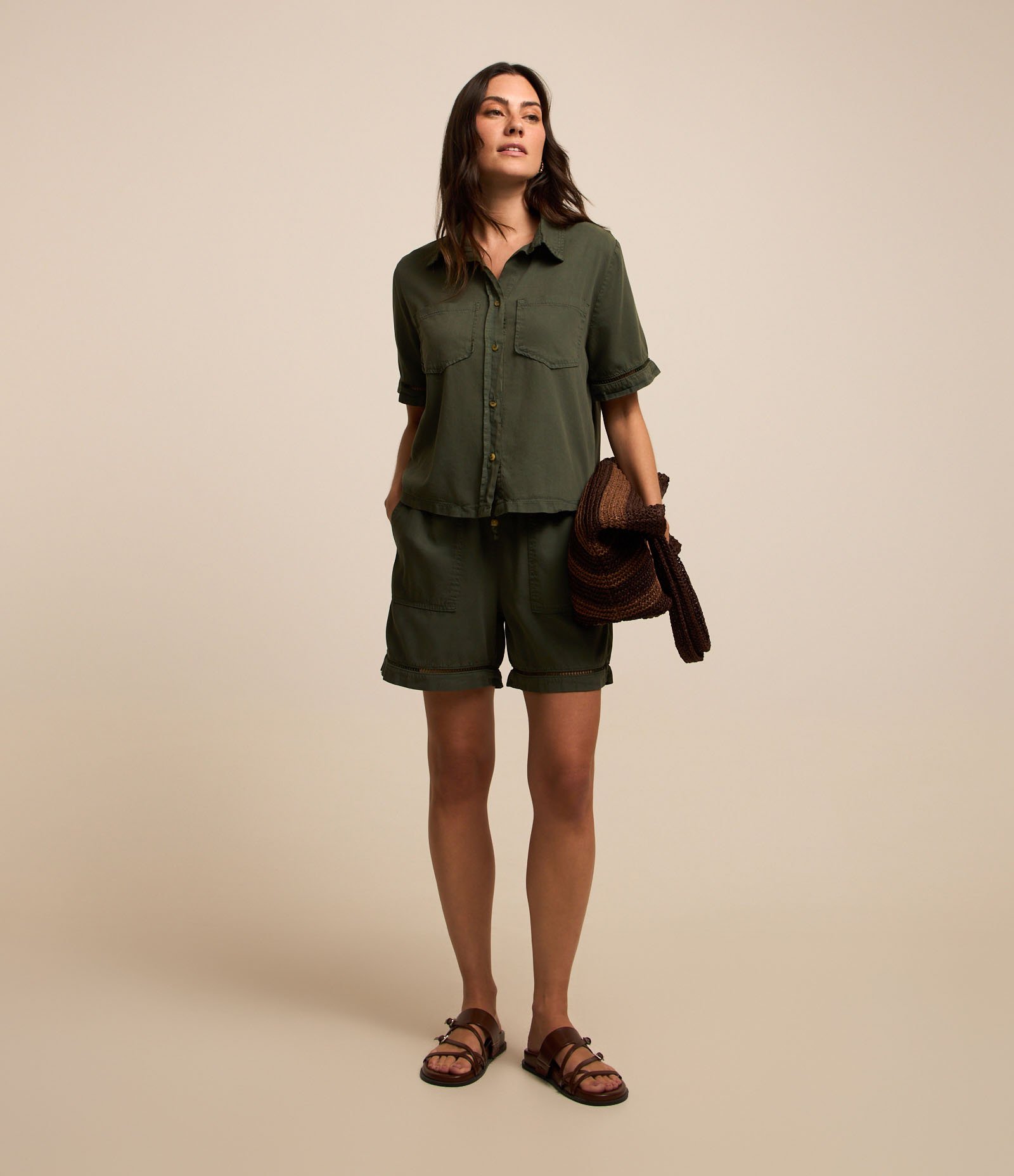 Camisa Sarja com Bolsos no Peito Verde 2