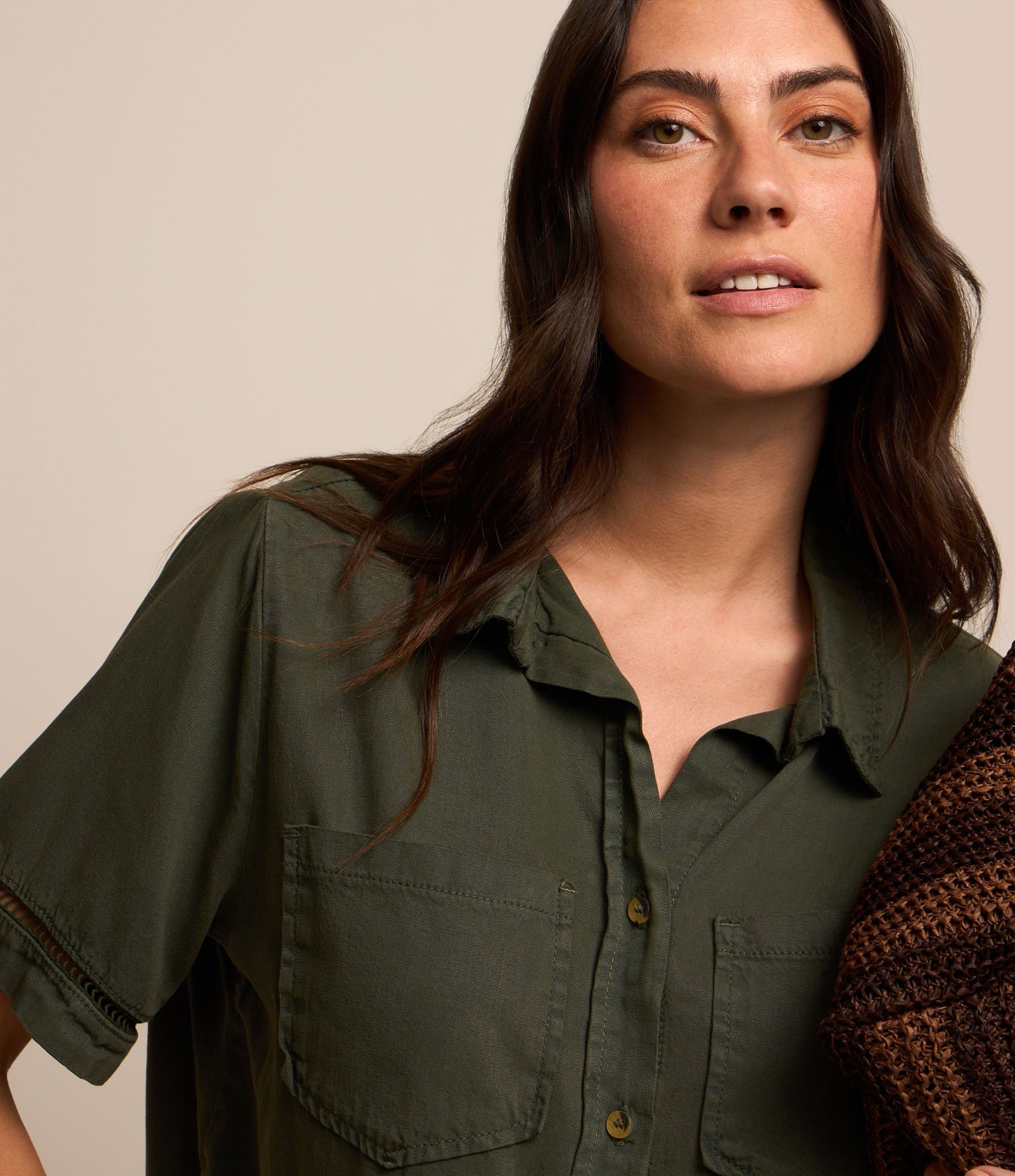 Camisa Sarja com Bolsos no Peito Verde 4