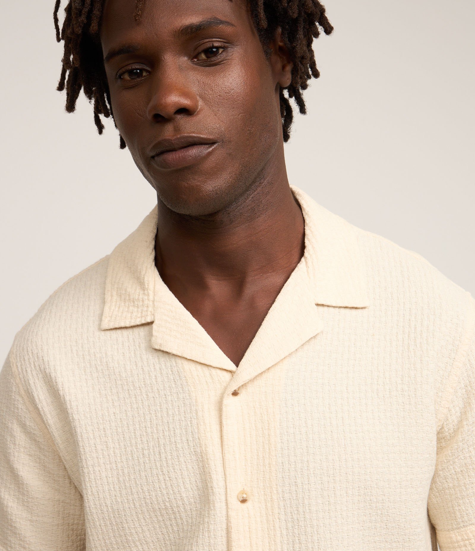 Camisa Regular com Gola Bowling e Textura Quadricular Off White 3