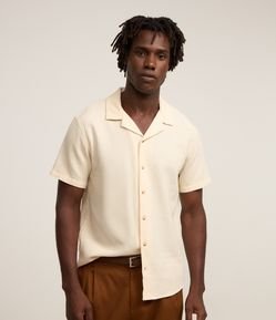 Camisa Regular com Gola Bowling e Textura Quadricular