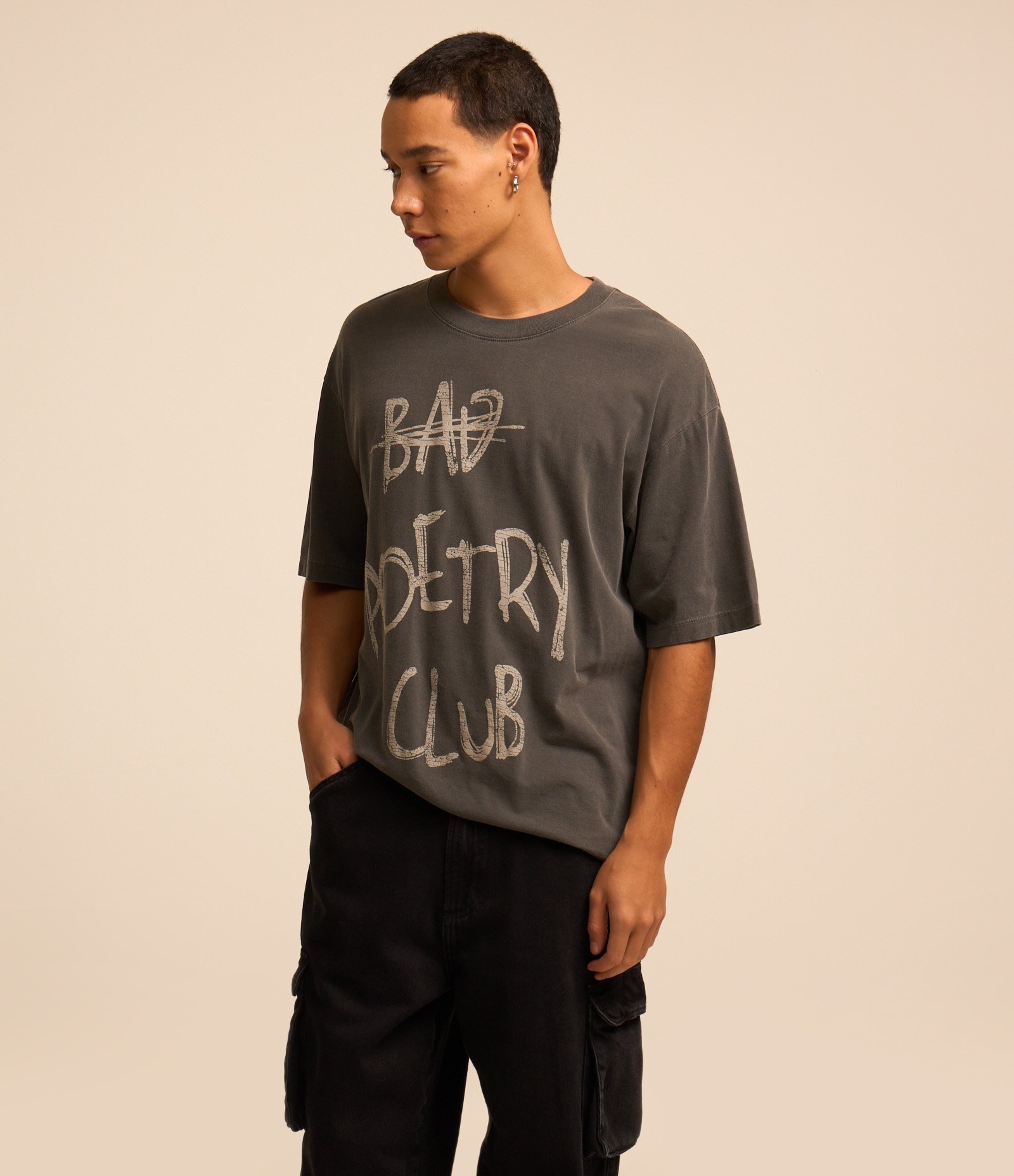 Calça Baggy em Jeans Dirty com Recortes Preto 5