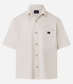 Camisa Boxy em Sarja Estonada com Bolso no Peito
