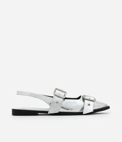 Sapatilha Slingback com Bico Fino e Fivelas