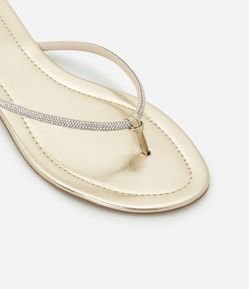 Sandália Rasteira com Tiras em Strass