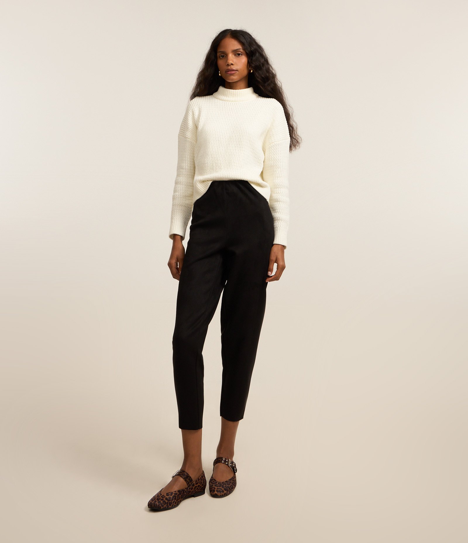 Calça Legging em Suedine e Zíper Lateral Preto 1