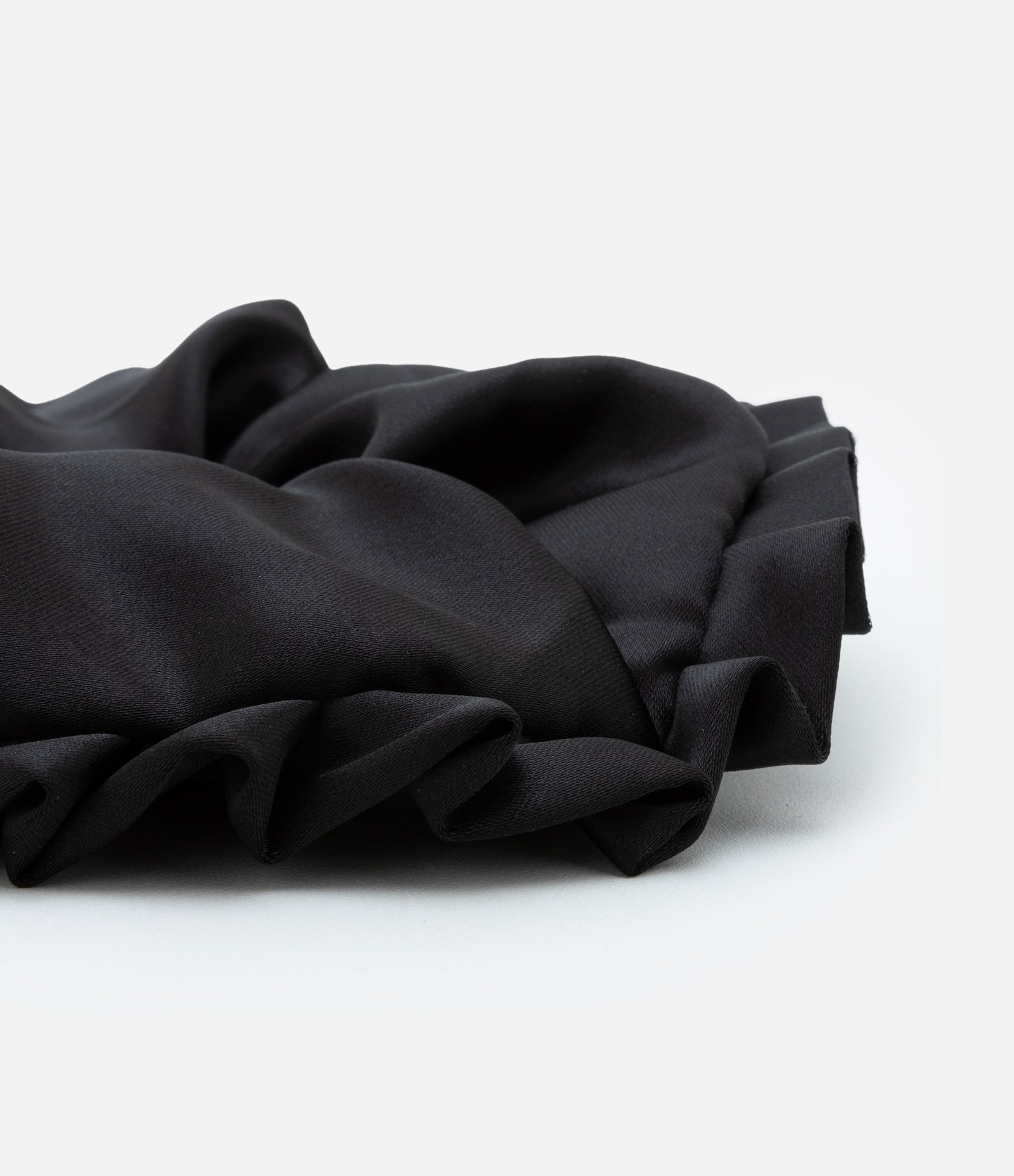 Scrunchie Maxi com Babados Preto 2