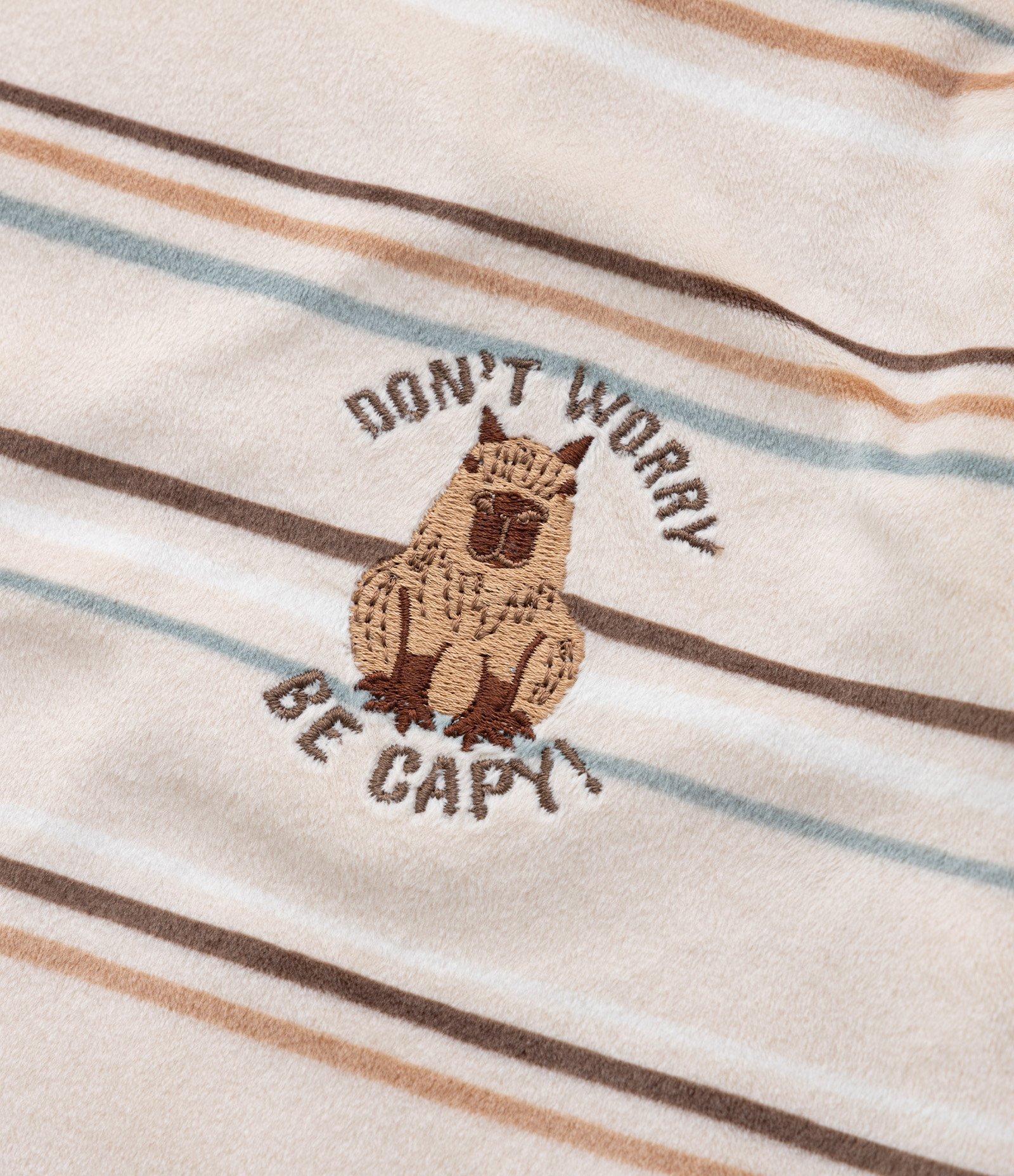 Pijama Infantil em Plush com Bordado Capivara - Tam 5 a 14 Anos Bege 10