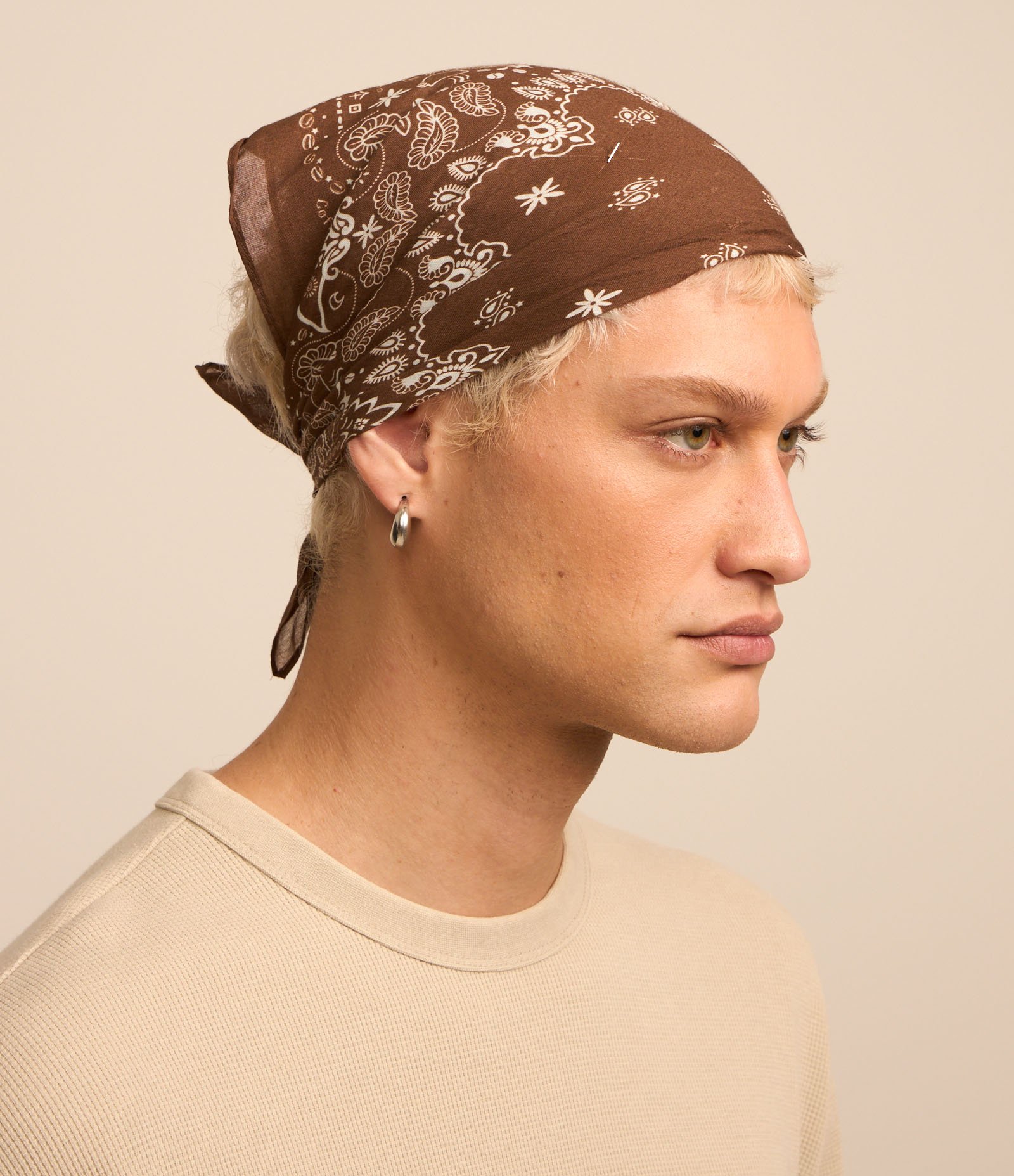 Lenço Bandana em Tricoline com Estampa Marrom 1