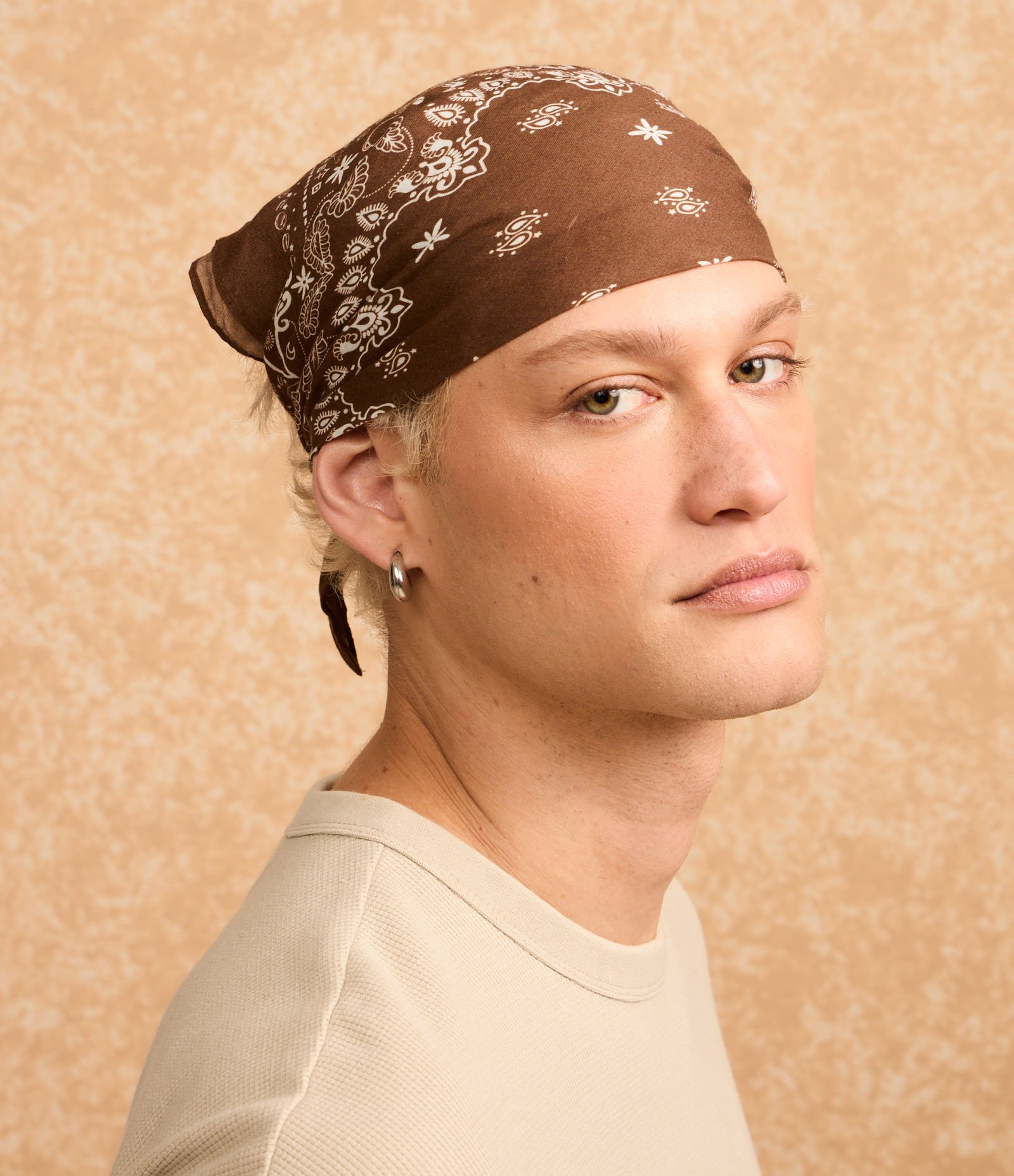 Lenço Bandana em Tricoline com Estampa Marrom 3