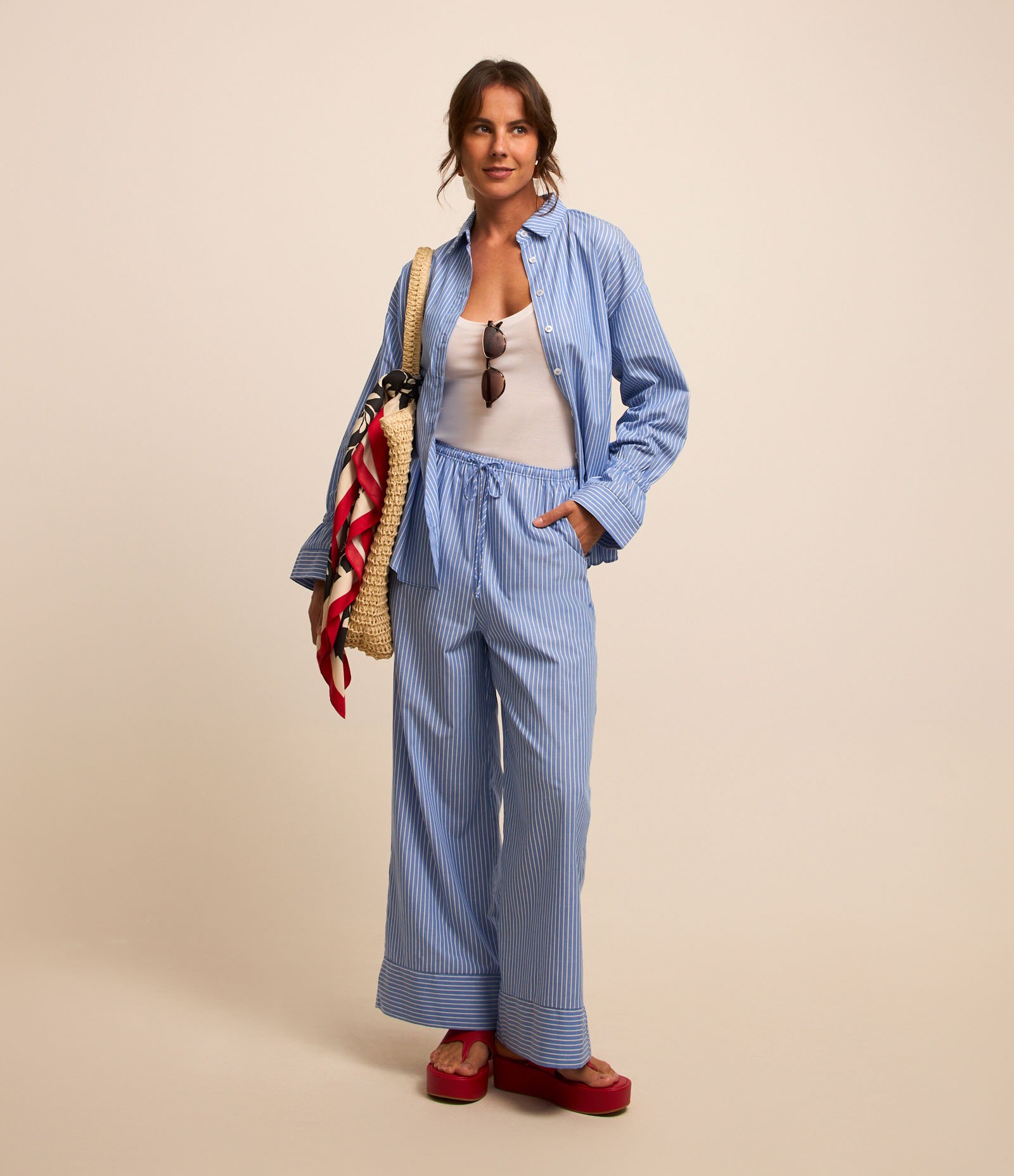 Calça Wide Leg em Tricoline Listrado com Barra Larga Azul 1