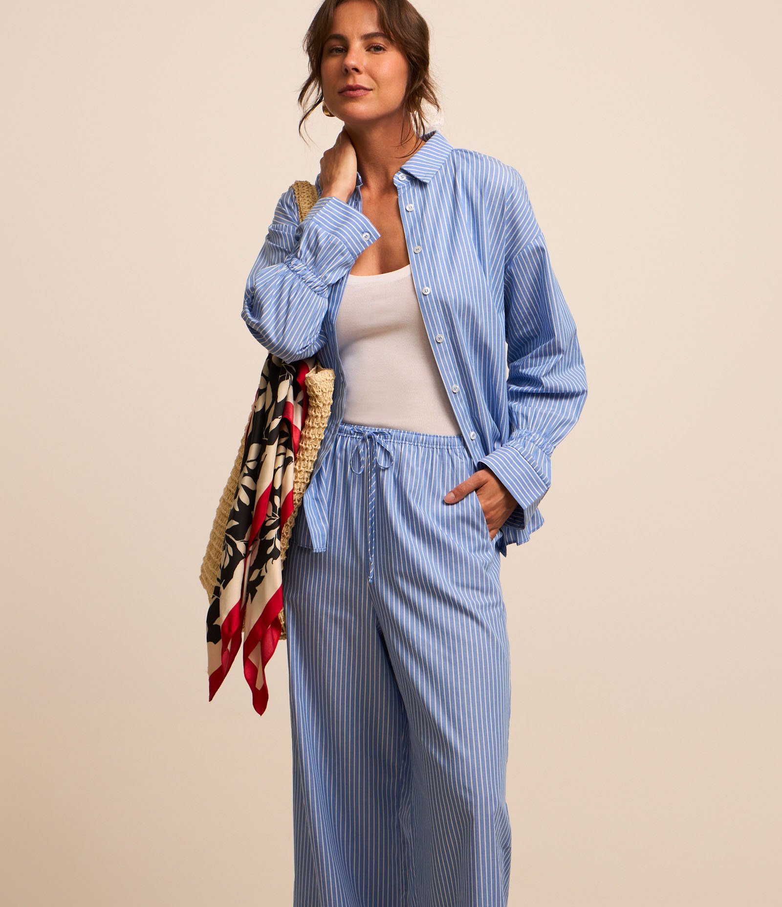 Calça Wide Leg em Tricoline Listrado com Barra Larga Azul 2