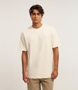 Camiseta em Algodão Texturizado em Gola Redonda