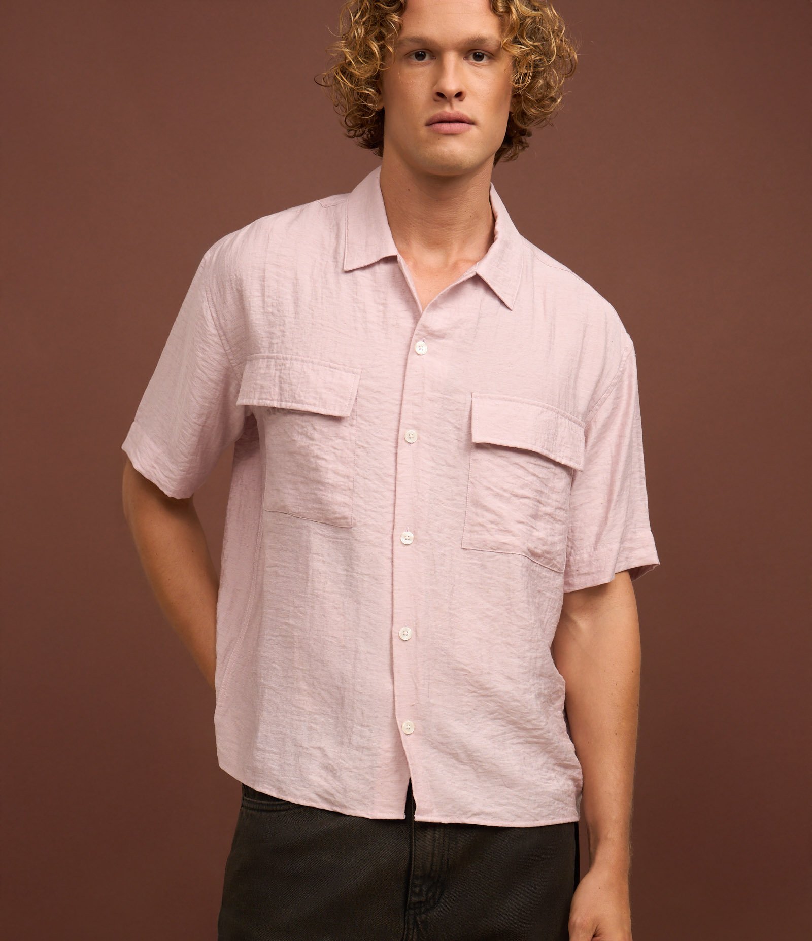 Camisa em Tricoline com Textura e Bolso Cargo Rosa 1