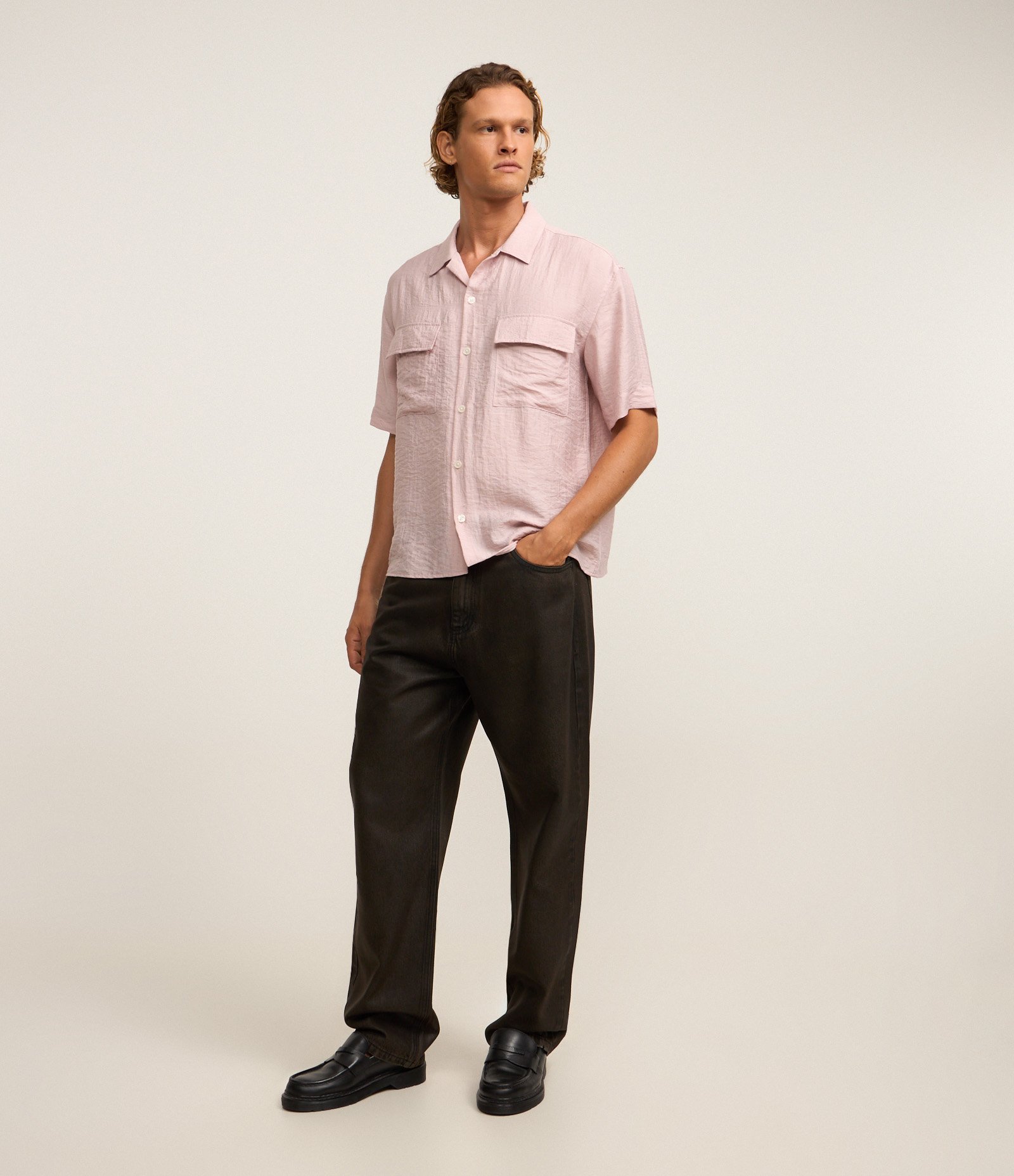 Camisa em Tricoline com Textura e Bolso Cargo Rosa 2