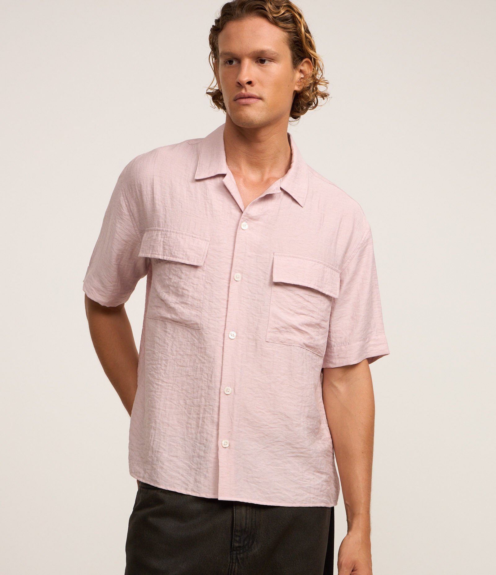 Camisa em Tricoline com Textura e Bolso Cargo Rosa 4