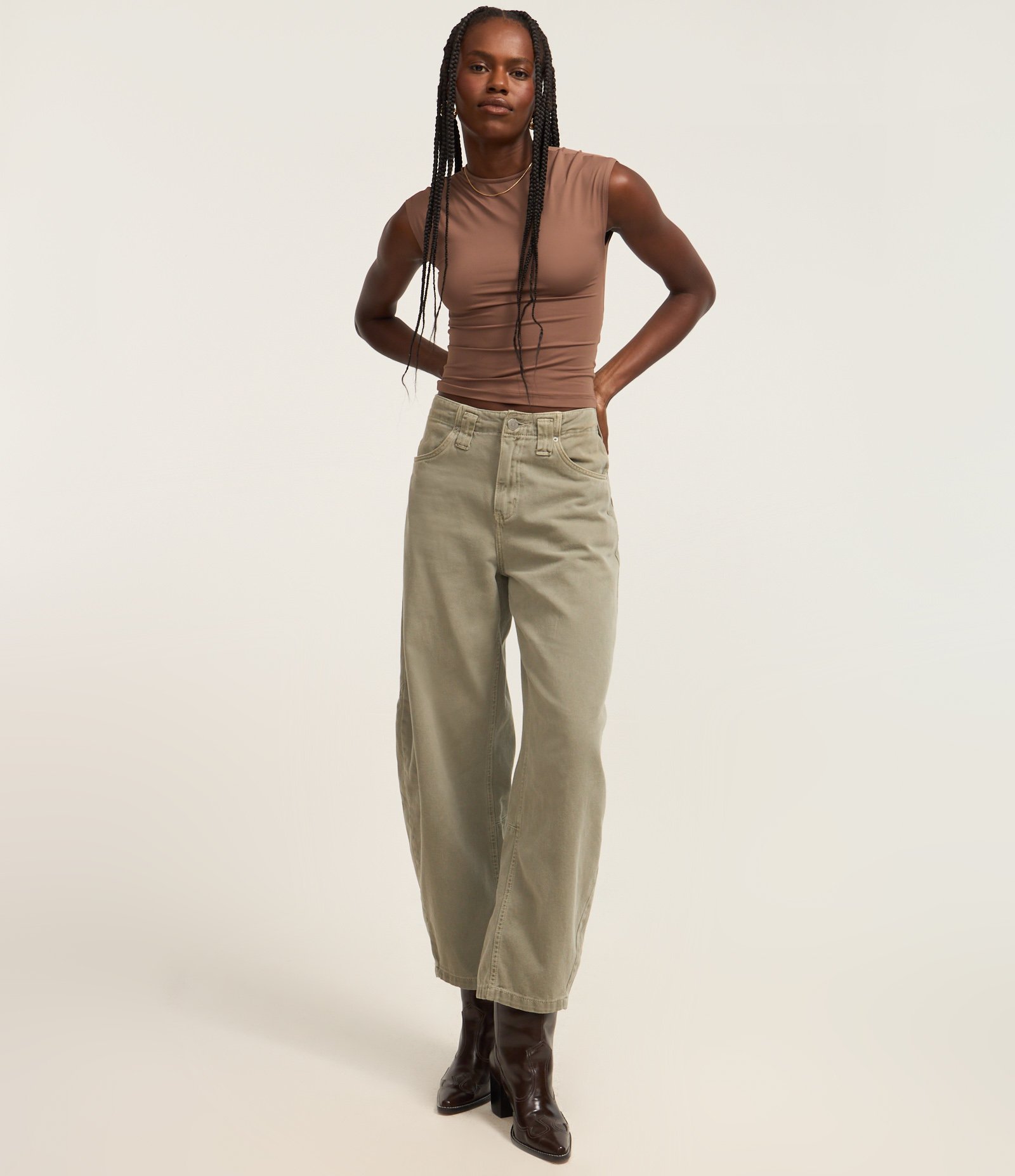 Blusa Básica em Microfibra com Ombro Alongado Marrom 2