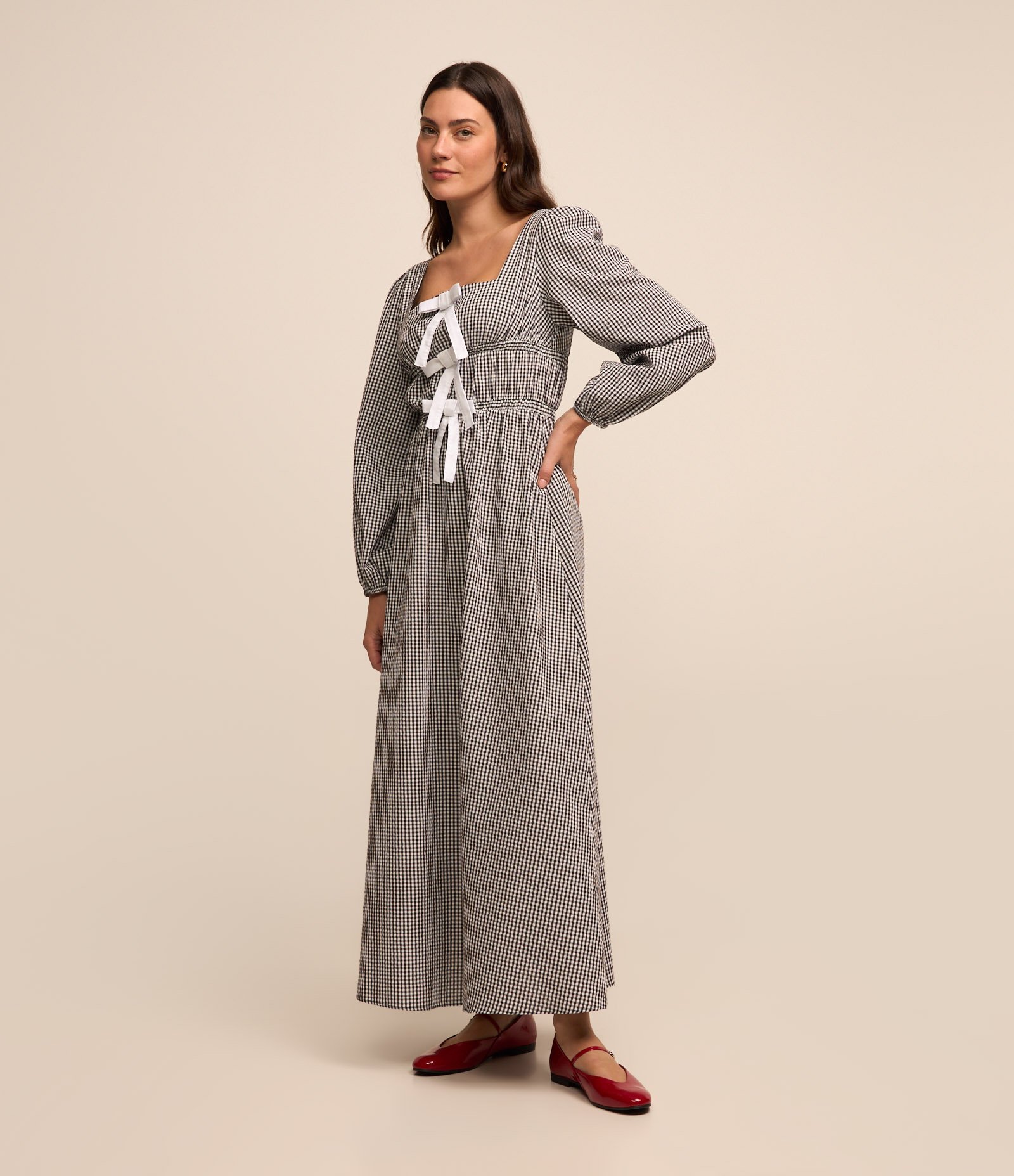 Vestido Midi em Ana Ruga com Manga Bufante e Estampa Xadrex Cinza Escuro/ Branco 1
