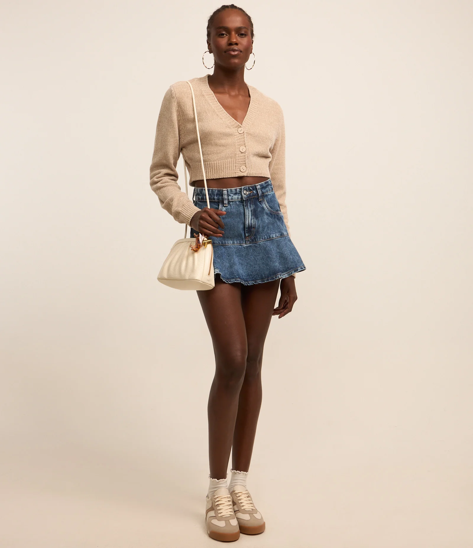 Cardigan Cropped em Chenille com Botões Bege 2