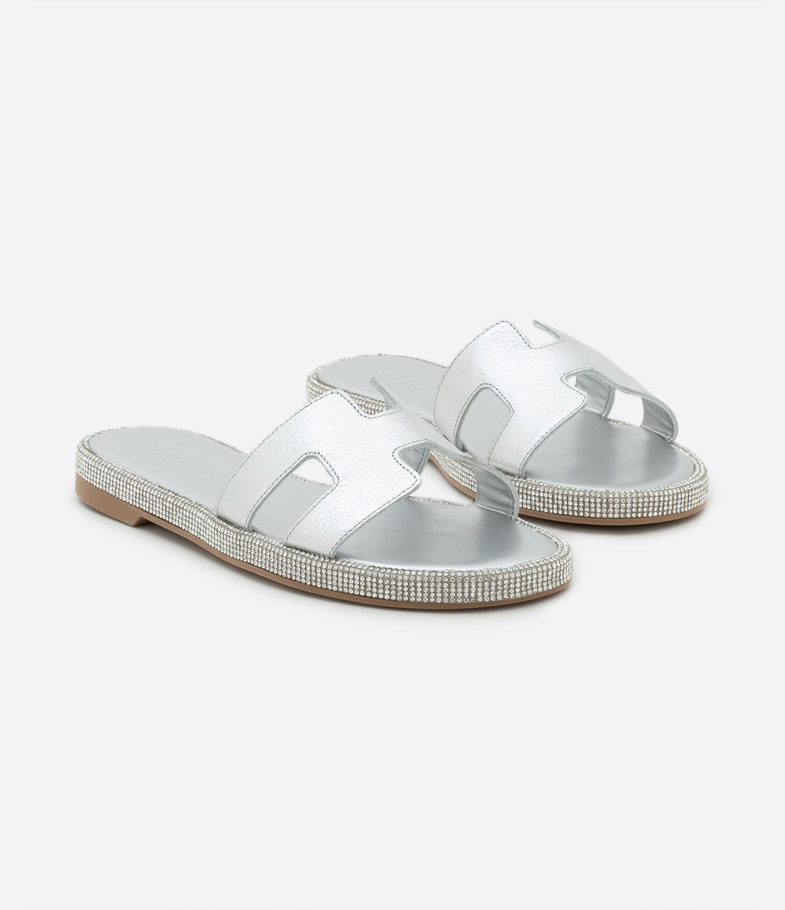 Sandália Rasteira em PU com Cabedal em H e Strass no Salto Prata 2