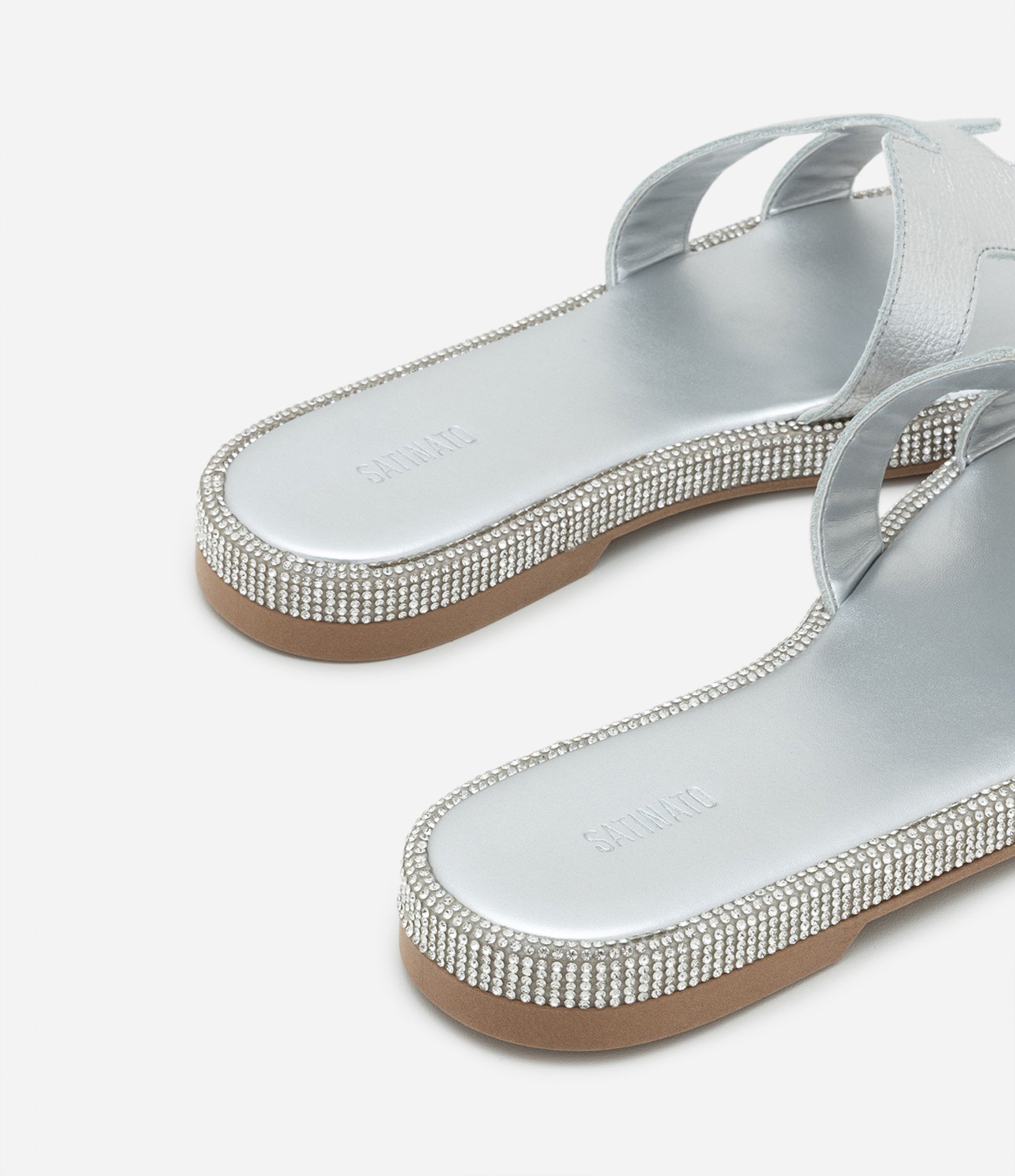 Sandália Rasteira em PU com Cabedal em H e Strass no Salto Prata 3