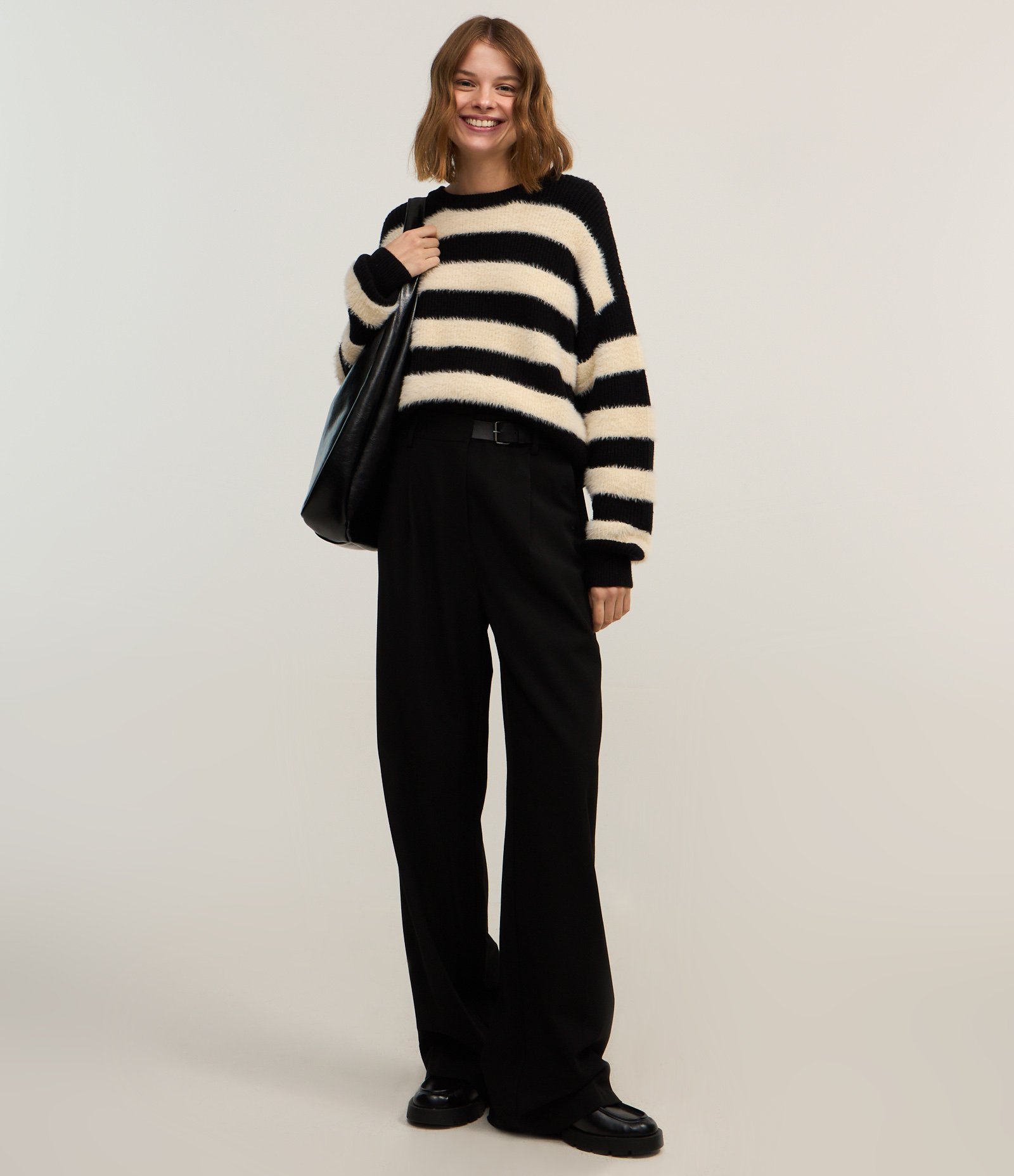 Blusão em Tricô com Listras e Pelinho Preto 2