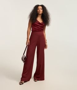 Calça Pantalona em Crepe com Pences