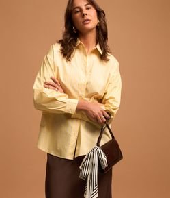 Camisa em Tricoline Listrado com Fio Tinto