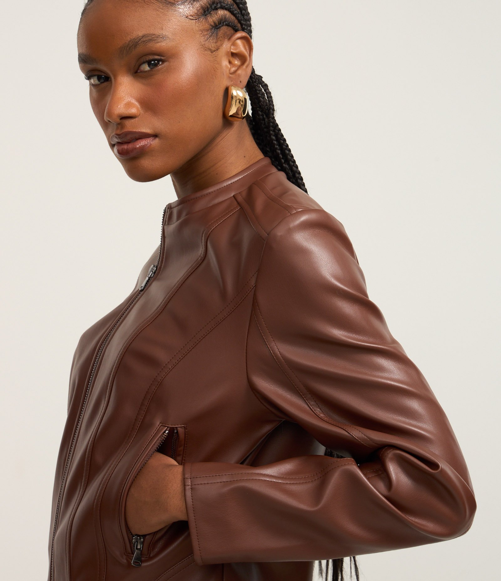 Jaqueta Básica em Pu com Zíper Tratorado Marrom 3